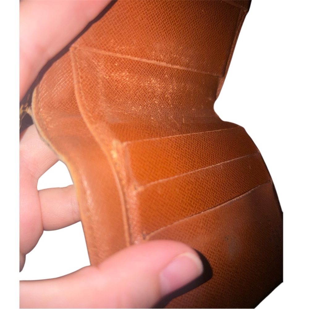 Authentic Louis Vuitton Wallet (Signs of wear shown in pictures & video) - Picture 6 of 8